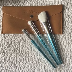 NWT Elaina Badro Babyblues Set of Makeup Brushes